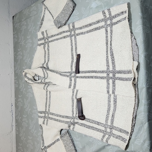 Simply Noelle Cardigan - Picture 1 of 10